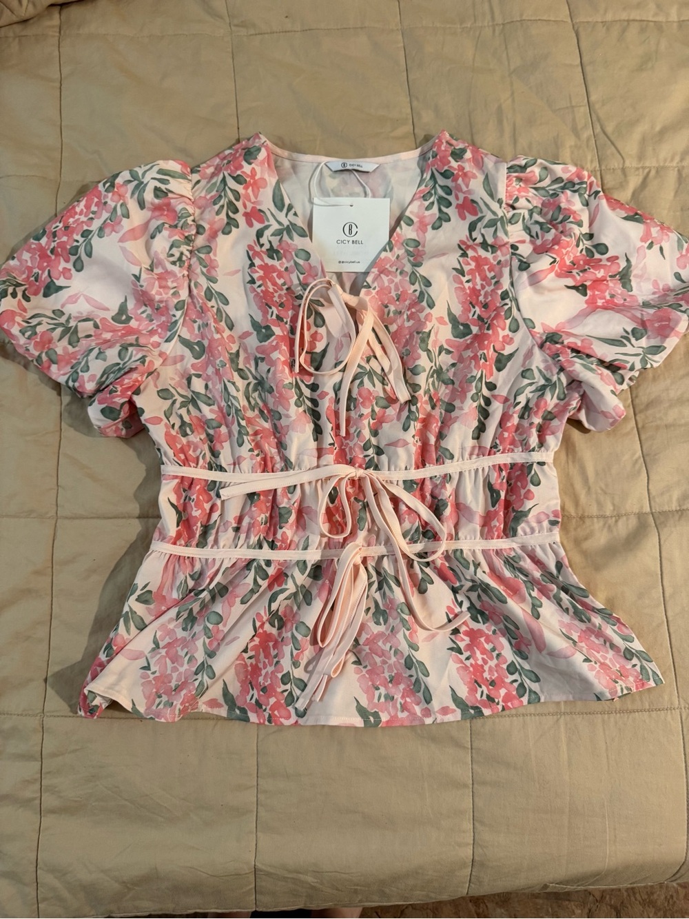 New with tags Cicy Bell Pink Floral Tie-Front Puff Sleeve Top